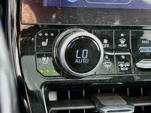 Used 2023 Toyota Highlander Limited AWD/4WD image 25