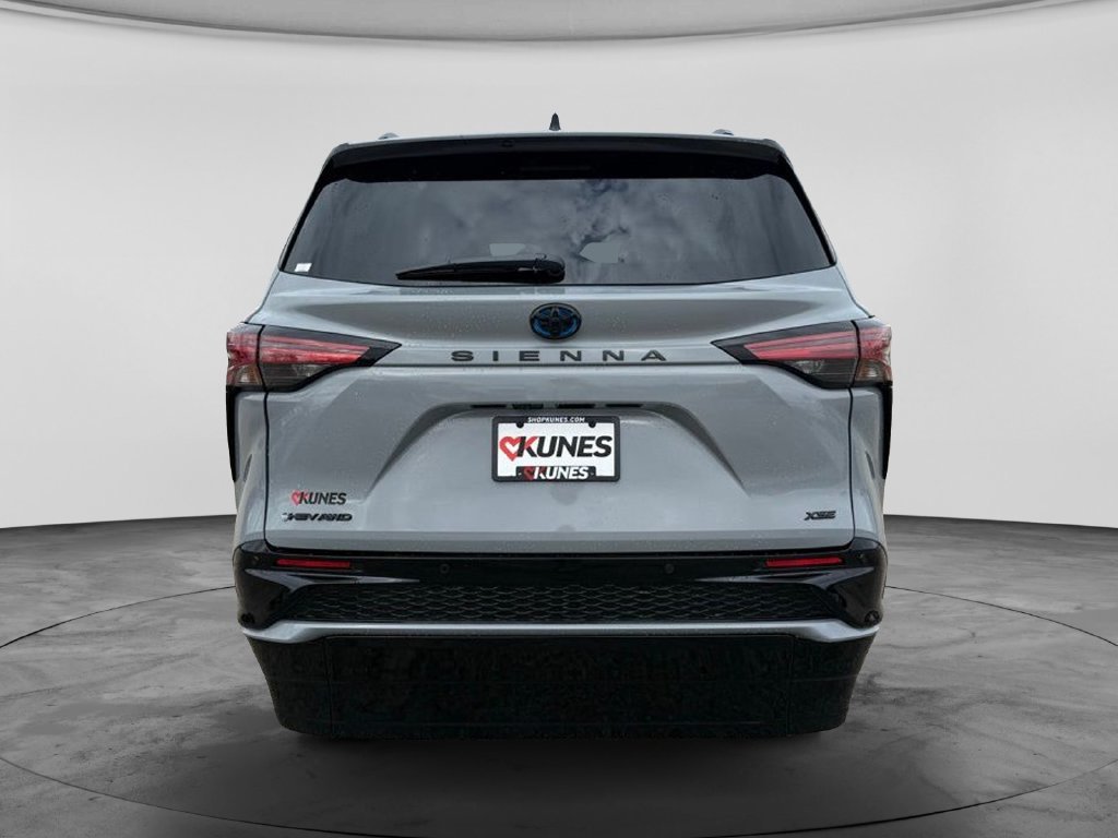 Used 2025 Toyota Sienna XSE w/ XSE Plus Package AWD/4WD image 7