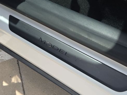 Used 2022 Tesla Model Y Long Range AWD/4WD image 11
