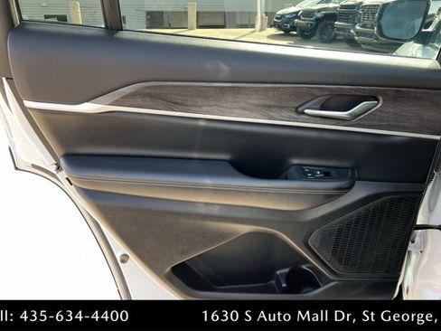 Used 2023 Jeep Grand Cherokee L Limited image 18