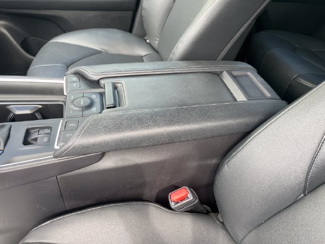 Used 2025 Toyota Grand Highlander AWD image 27