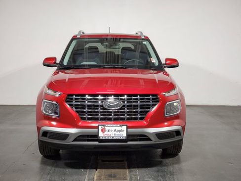 Used 2024 Hyundai Venue SEL image 3