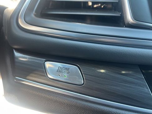 Used 2023 Buick Enclave Essence image 31