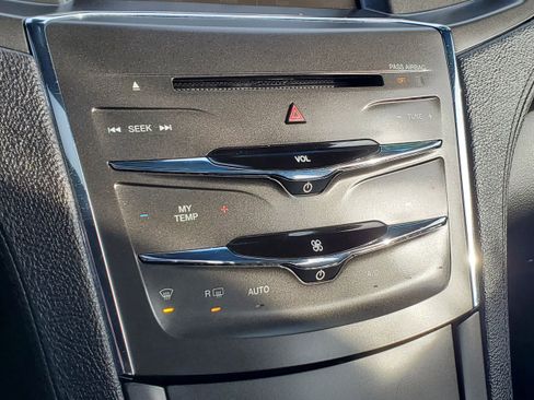 Used 2016 Lincoln MKS image 20