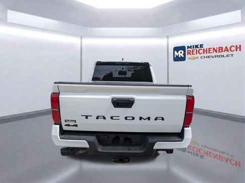 Used 2025 Toyota Tacoma SR5 AWD/4WD image 5