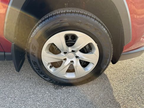 Used 2019 Toyota RAV4 LE image 24