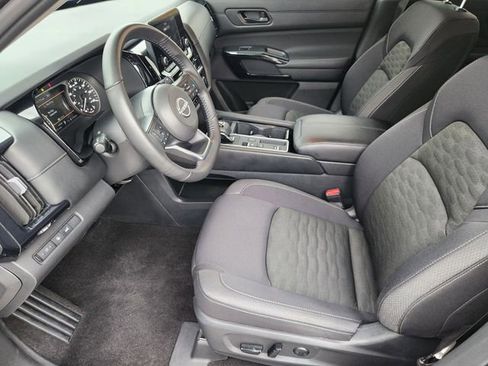 Certified 2025 Nissan Pathfinder SV w/ SV Premium Package image 10