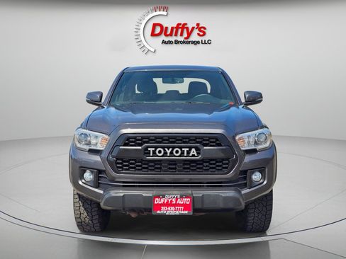 Used 2016 Toyota Tacoma TRD Off-Road AWD/4WD image 12