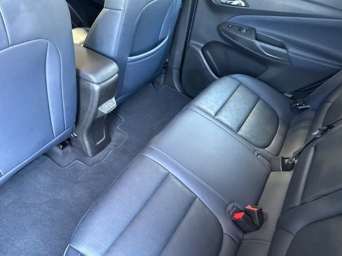 Used 2022 Chevrolet Bolt EUV Premier w/ Sun & Sound Package FWD image 4