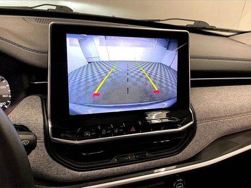 Used 2022 Jeep Compass Latitude image 25