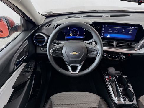 Used 2024 Chevrolet Trax LT w/ Driver Confidence Package image 21