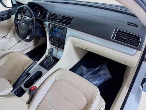 Used 2019 Volkswagen Passat 2.0T Wolfsburg w/ Wheels & Sunroof Package image 30