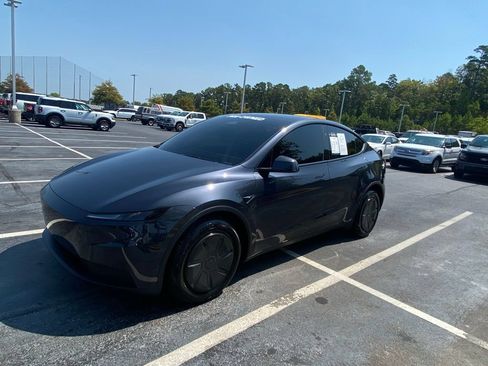 Used 2026 Tesla Model Y AWD image 3