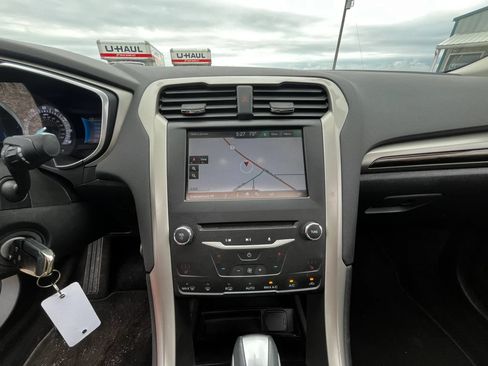 Used 2015 Ford Fusion SE w/ Equipment Group 202A FWD image 18