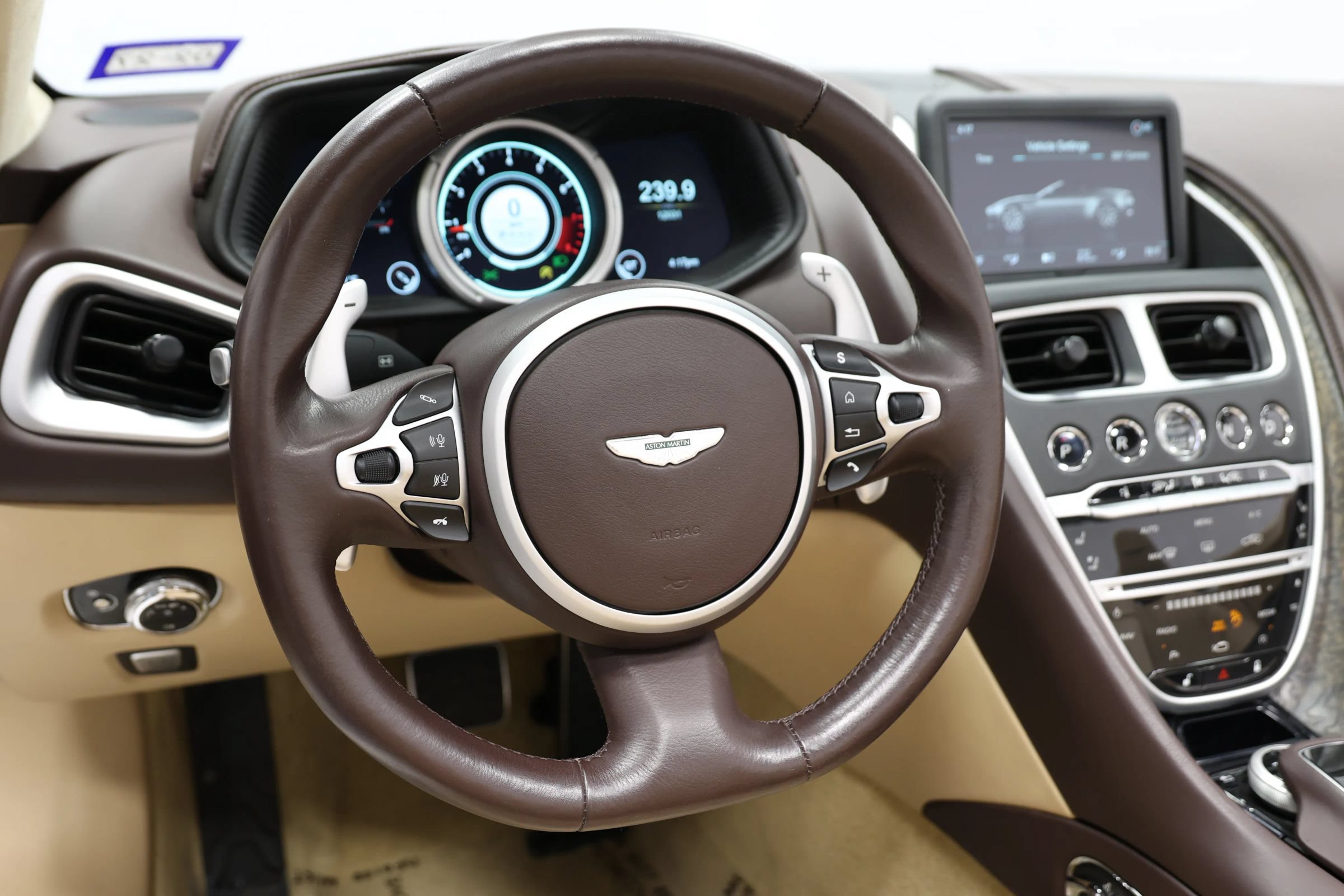 Used 2019 Aston Martin DB11 Volante RWD image 28