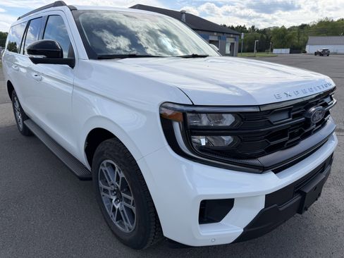 New 2026 Ford Expedition Max Active AWD/4WD image 1