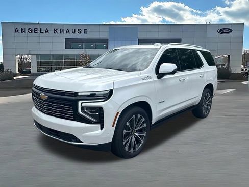Used 2025 Chevrolet Tahoe High Country AWD/4WD image 3