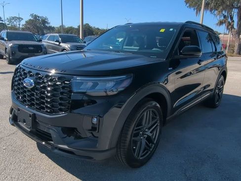 New 2026 Ford Explorer ST-Line w/ ST-Line Street Pack image 9