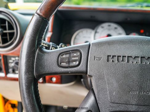 Used 2003 HUMMER H2 w/ Preferred Equipment Group image 21