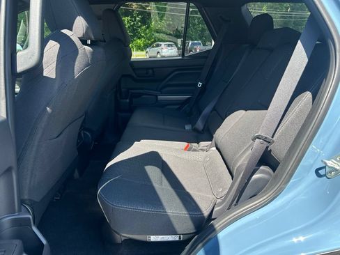 Certified 2025 Toyota 4Runner SR5 AWD/4WD image 27