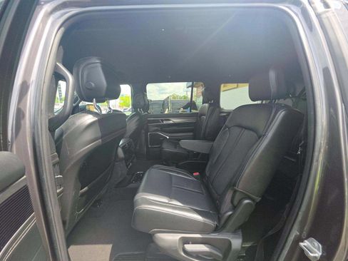 Used 2025 Jeep Wagoneer Series II RWD image 6