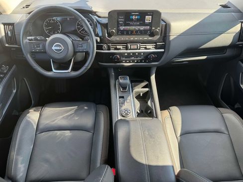 Used 2022 Nissan Pathfinder SL AWD/4WD image 13