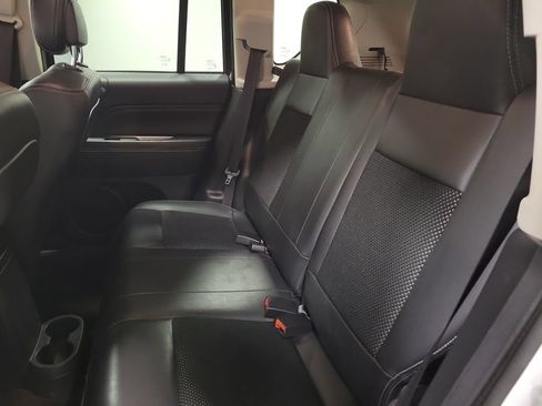 Used 2016 Jeep Compass Latitude FWD image 27