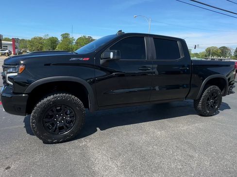 Used 2024 Chevrolet Silverado 1500 ZR2 w/ Technology Package AWD/4WD image 4