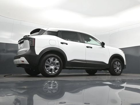 Used 2025 Nissan Kicks S AWD/4WD image 42