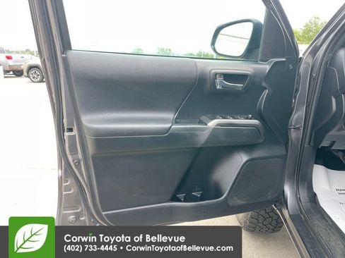 Used 2019 Toyota Tacoma TRD Sport w/ Technology Package AWD/4WD image 18