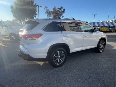 Used 2019 Toyota Highlander XLE image 8