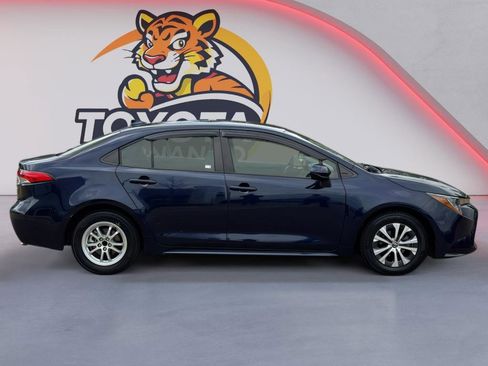 Used 2022 Toyota Corolla LE image 4
