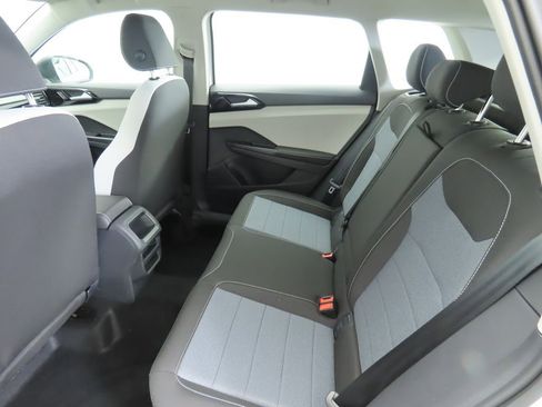 New 2026 Volkswagen Taos S image 19