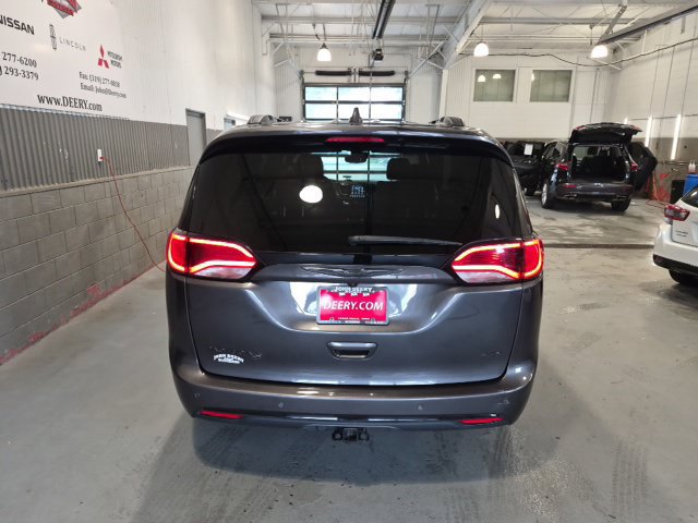 Used 2020 Chrysler Pacifica Touring-L AWD/4WD image 4