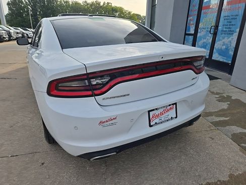 Used 2018 Dodge Charger SXT image 11