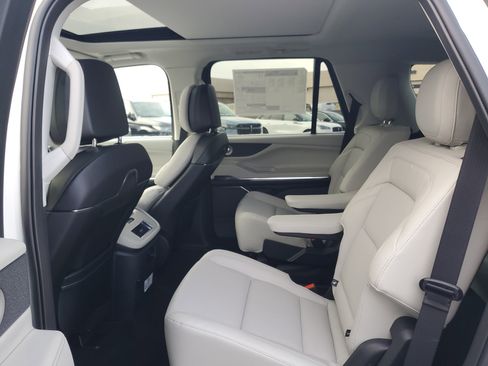 New 2025 Lincoln Navigator Reserve image 27