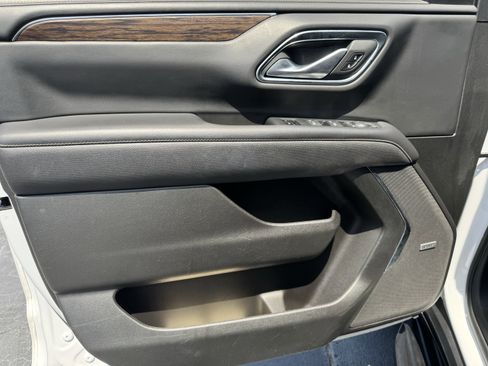 Used 2022 Chevrolet Suburban Premier AWD/4WD image 16