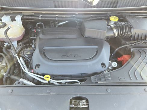 Used 2023 Chrysler Pacifica Limited FWD image 27