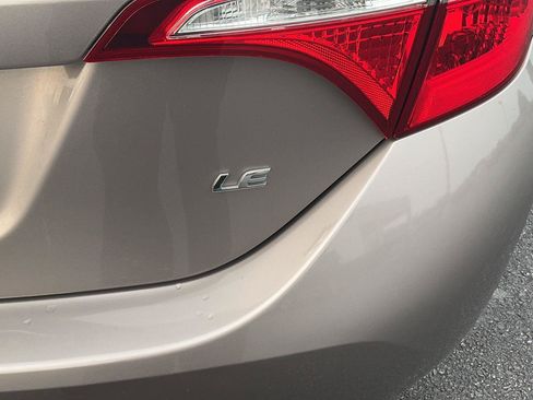 Used 2016 Toyota Corolla LE FWD image 32