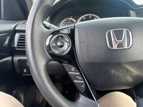 Used 2017 Honda Accord LX image 10