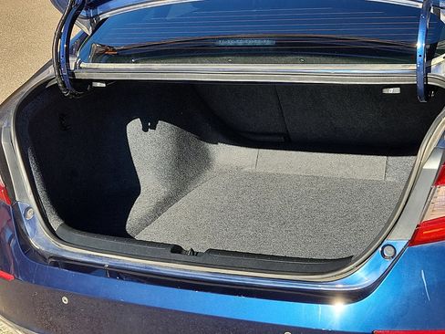 Used 2019 Honda Accord Touring image 10