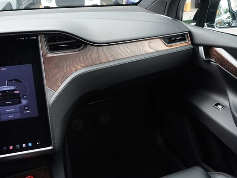 Used 2019 Tesla Model X Long Range AWD/4WD image 26