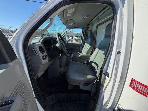 Used 2024 Ford E-350 and Econoline 350 Super Duty w/ Power Windows & Locks Group image 15