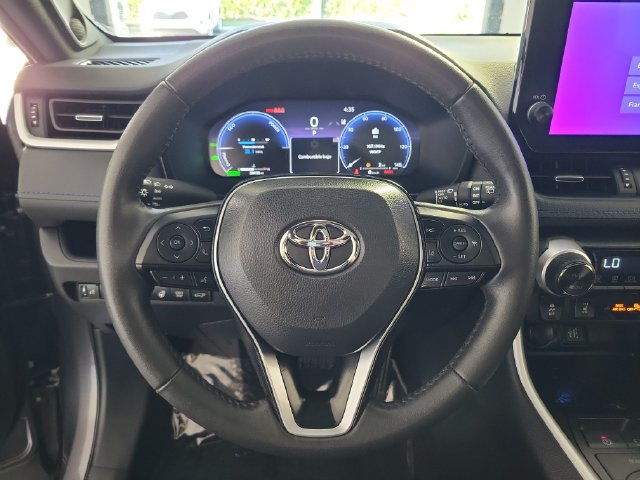 Used 2025 Toyota RAV4 XSE w/ Advanced Technology Package AWD/4WD image 27