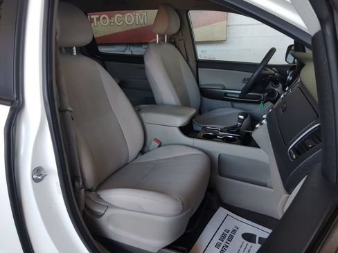Used 2019 Kia Sedona LX FWD image 13