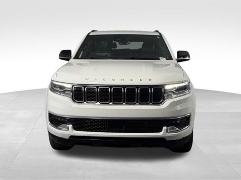 Used 2025 Jeep Wagoneer 4WD image 11
