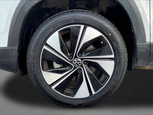 Used 2024 Volkswagen Taos SE AWD/4WD image 35