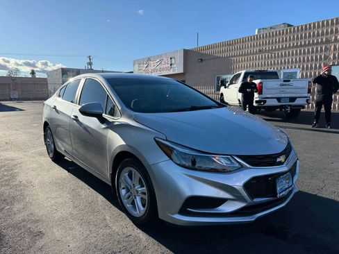 Used 2018 Chevrolet Cruze LT w/ Convenience Package image 4