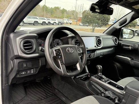 Used 2022 Toyota Tacoma TRD Off-Road image 16