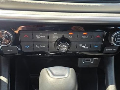Used 2025 Jeep Compass Limited AWD/4WD image 21
